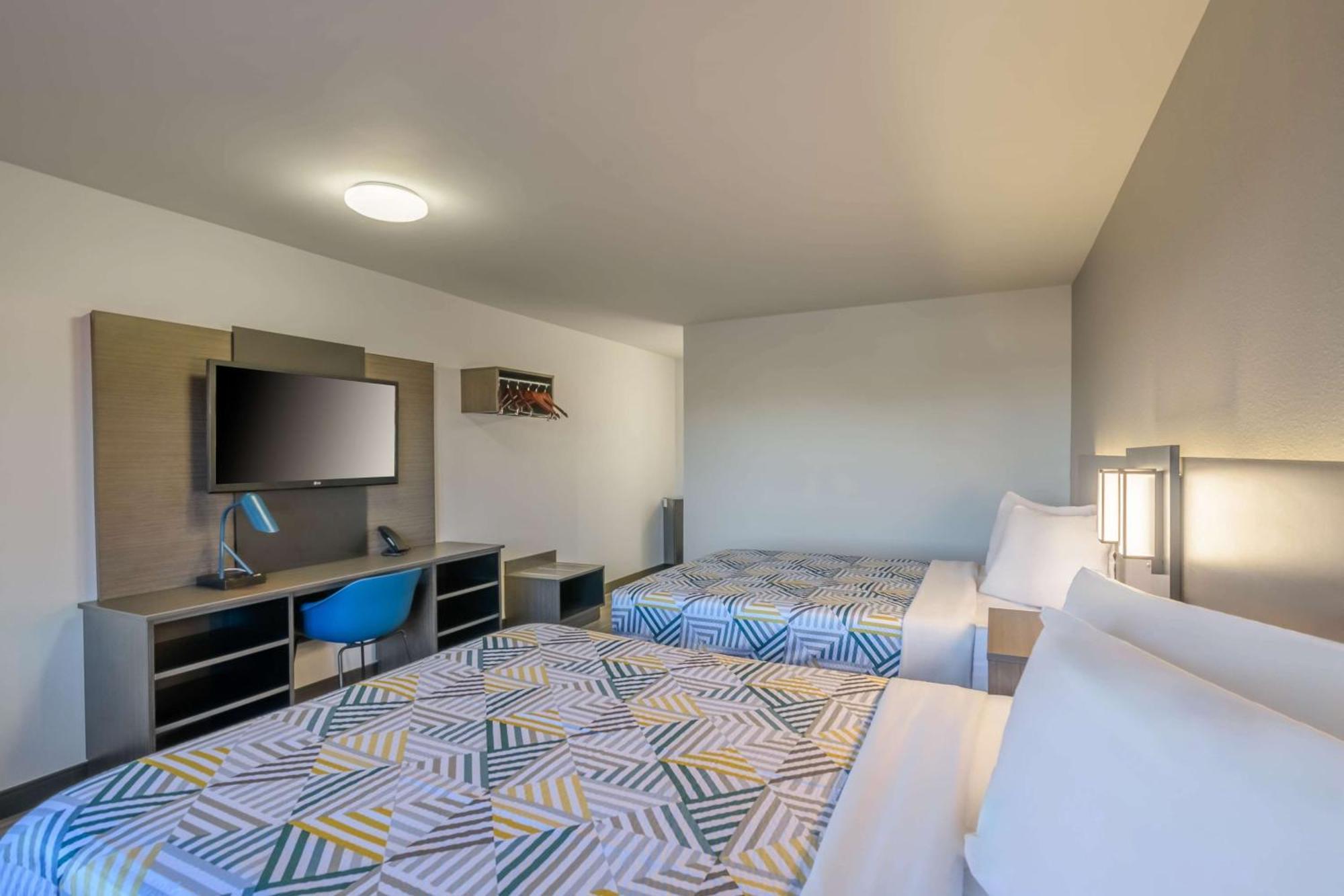 6-commerce, Ga Hotel 4*