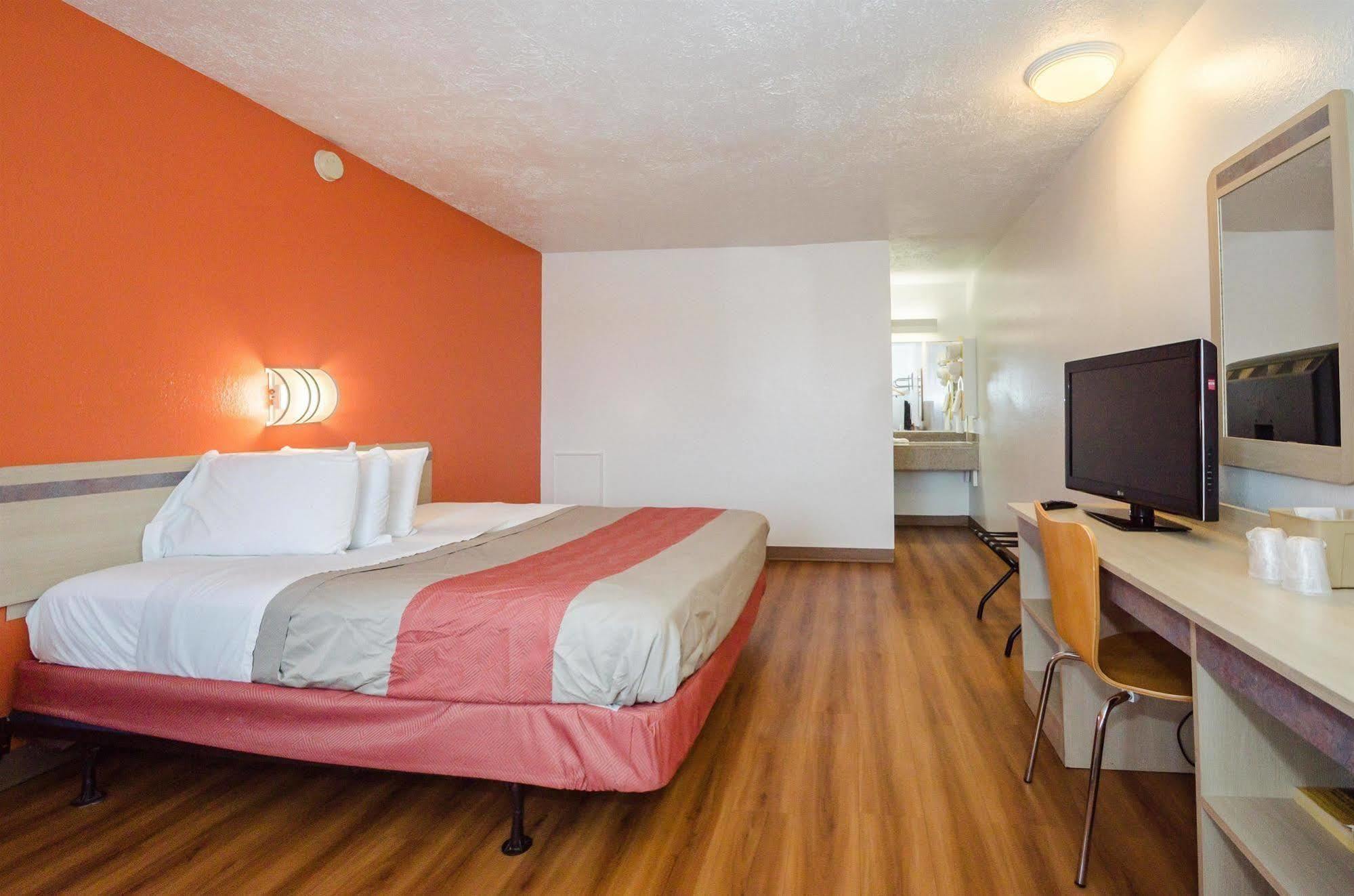 Hotel 6-commerce, Ga Commerce