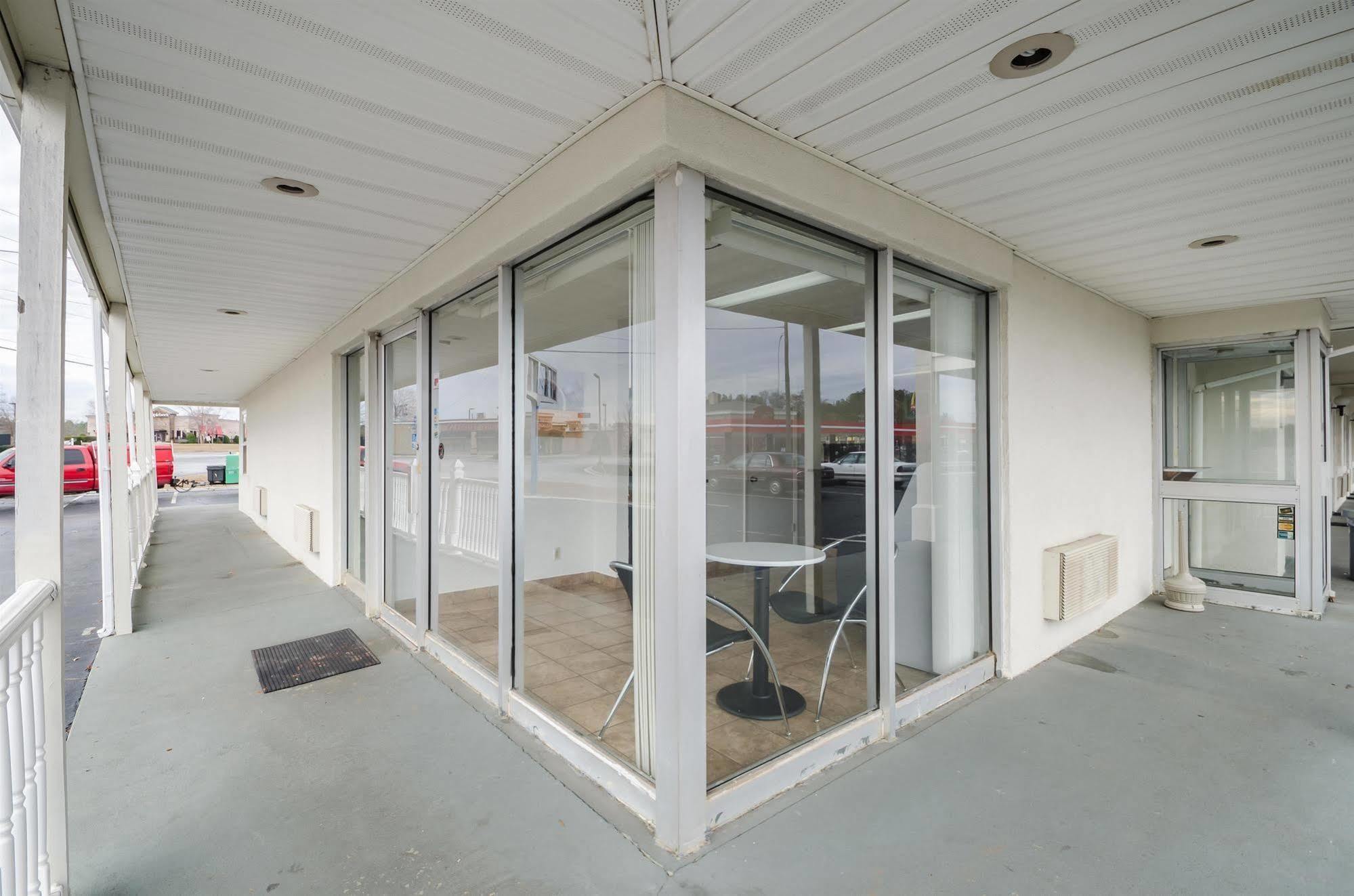 6-commerce, Ga Hotel 4*